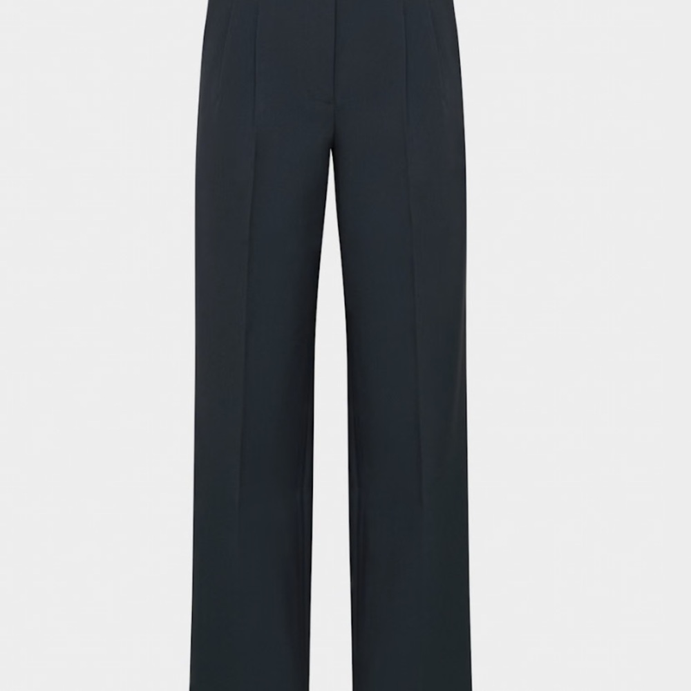 Aritzia Effortless Pant